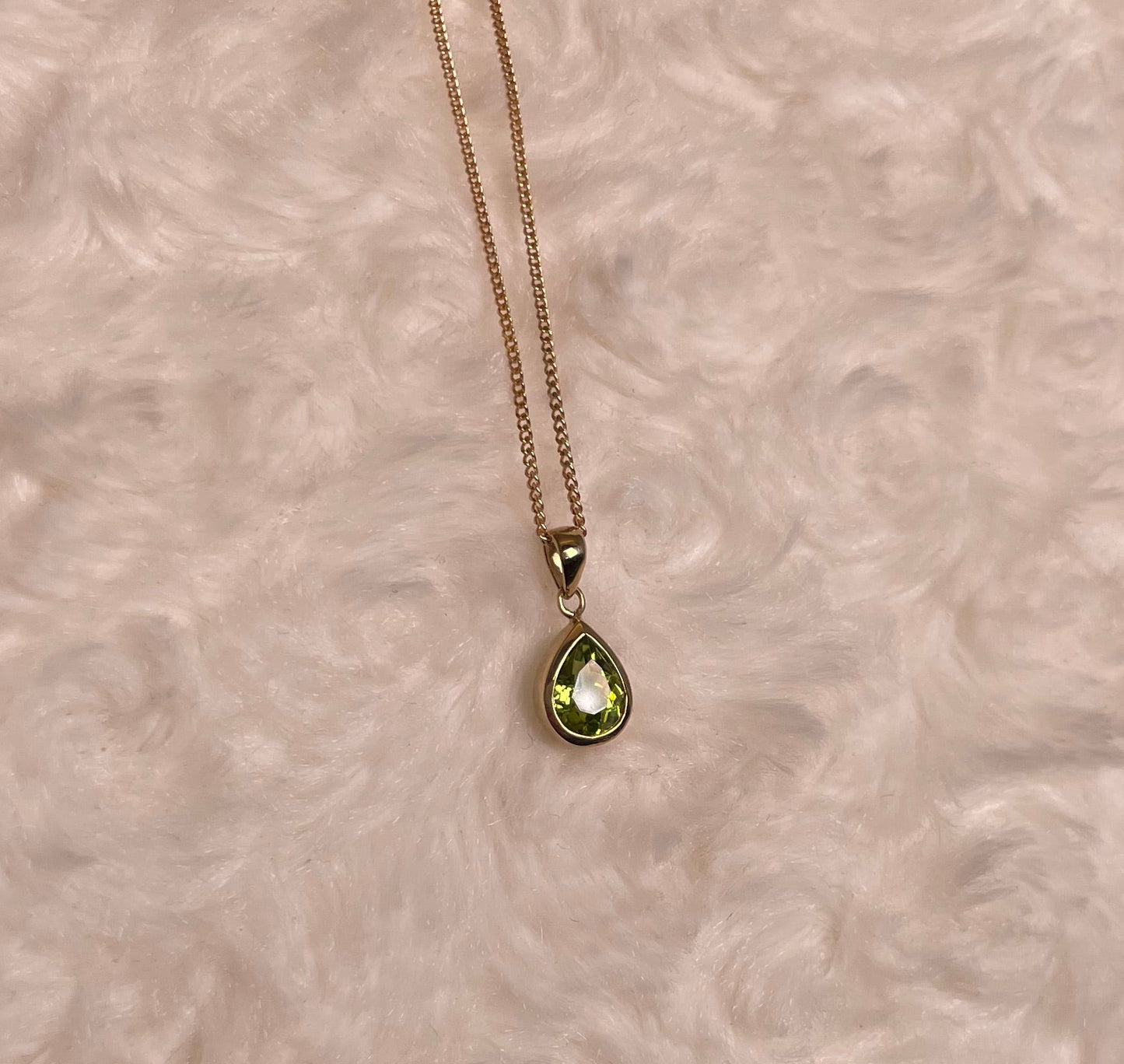 9ct Yellow Gold Pear Shape Peridot Pendant Necklace