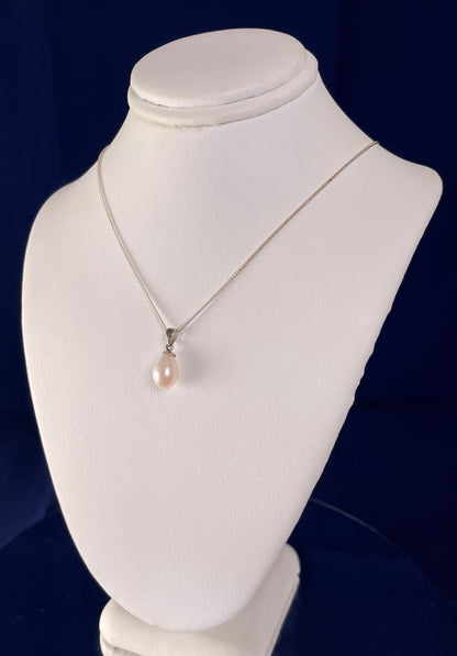 Silver Necklace With Fresh Water Cultured Pearl
