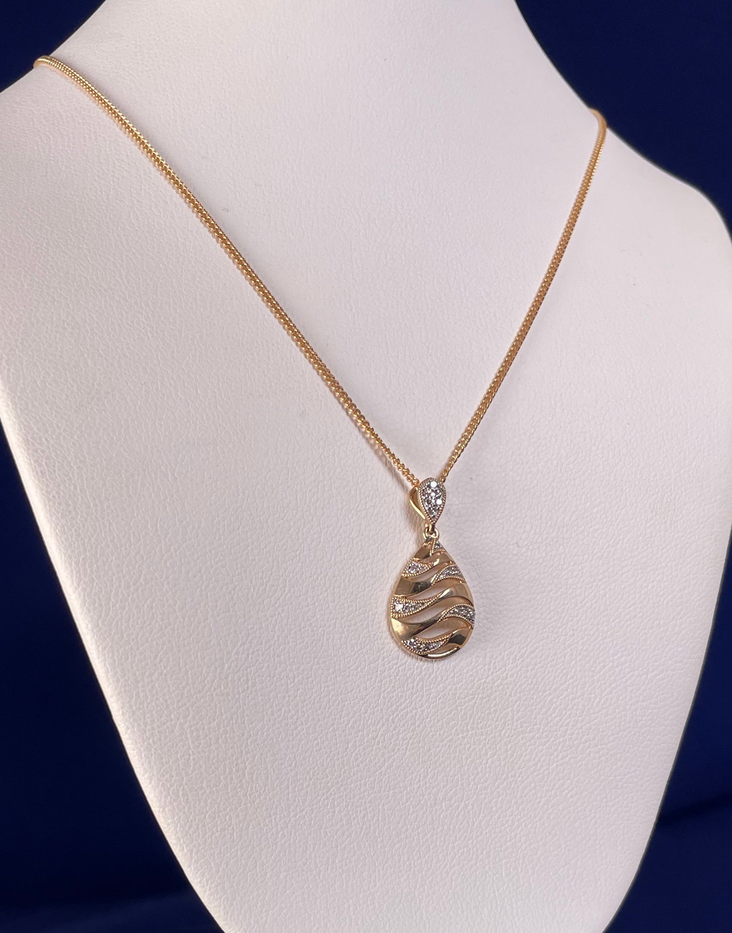 9ct Yellow Gold Teardrop Lattice Diamond Pendant Necklace