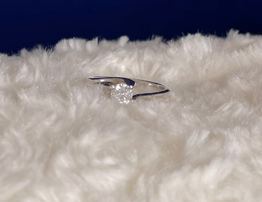 Brilliant Cut Cubic Zirconia Twist Shoulder Ring