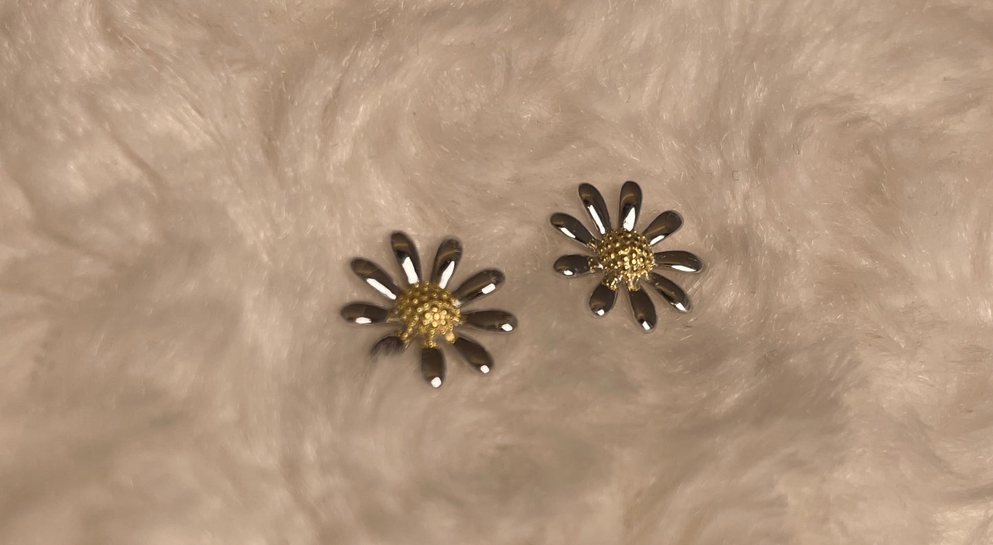 Daisy Earrings Silver Rhodium Plated