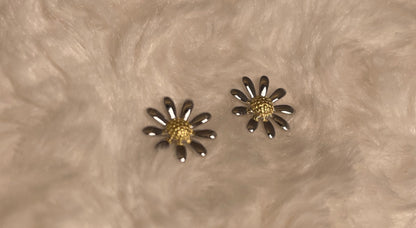 Daisy Earrings Silver Rhodium Plated