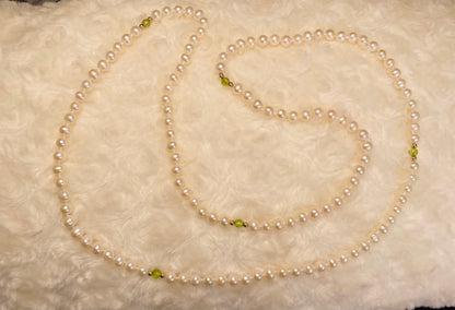 Single Row of Freshwater Cultured Pearls with Peridot & Gold Beads Necklace