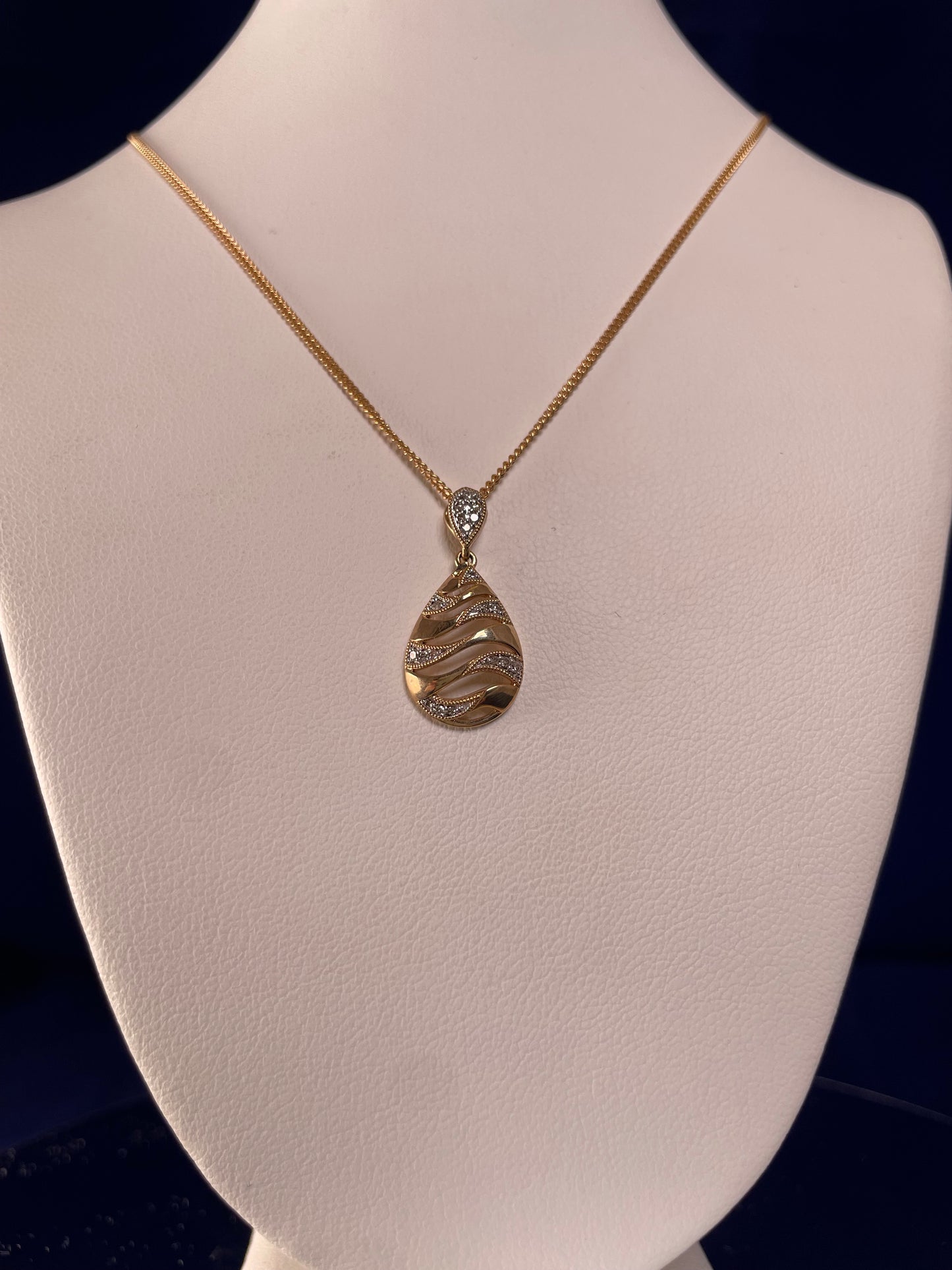 9ct Yellow Gold Teardrop Lattice Diamond Pendant Necklace
