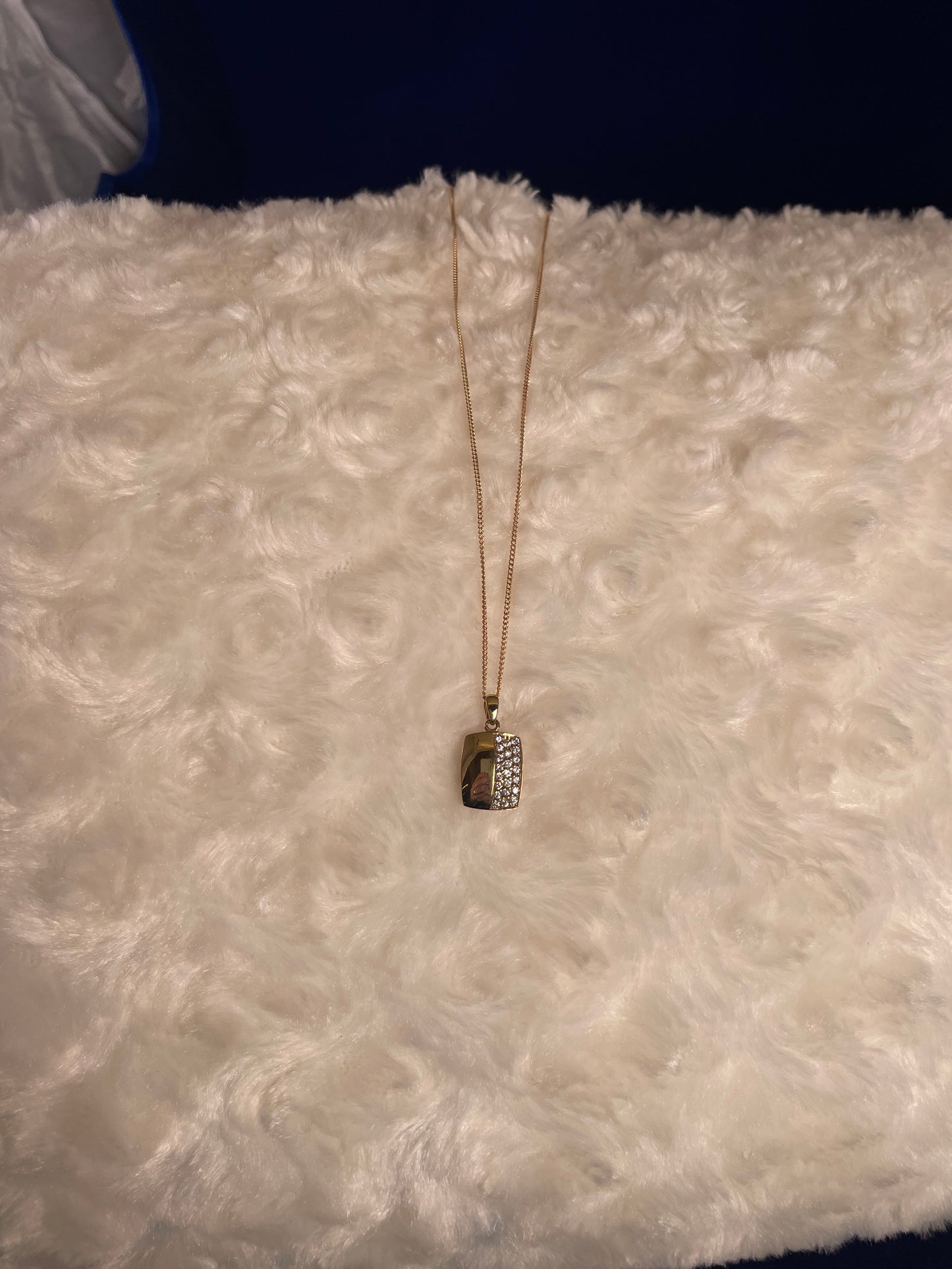 9ct Yellow Gold Pendant Half Set With Cubic Zirconia