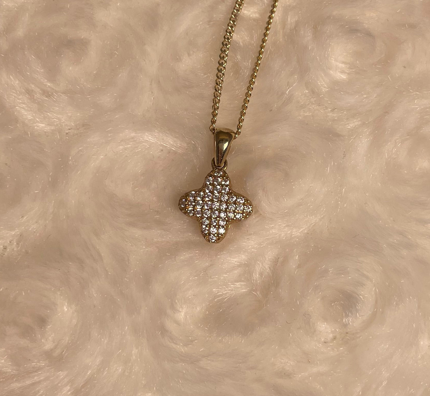 9ct Yellow Gold Four Leaf Clover Pendant Set With Cubic Zirconia