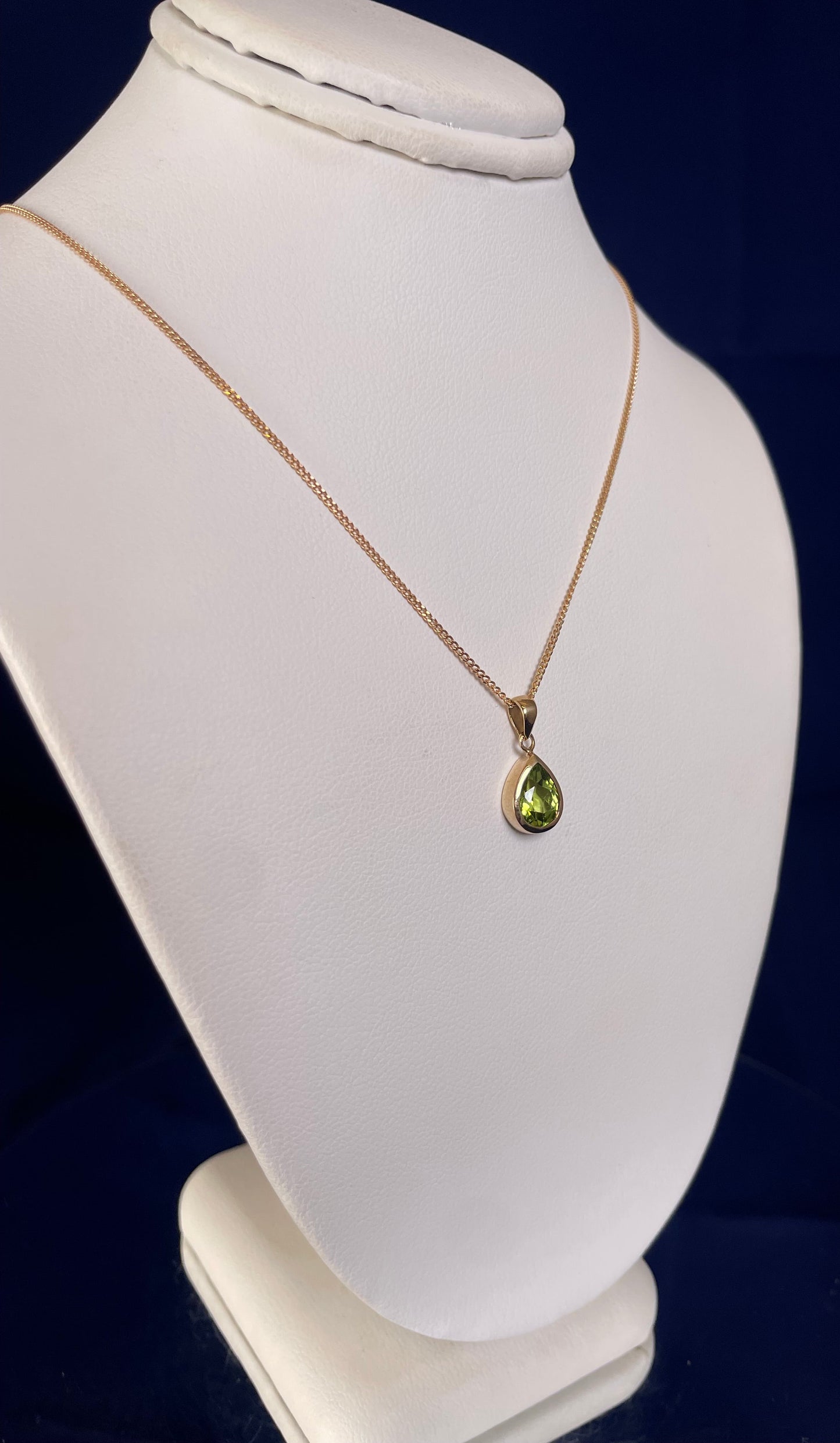 9ct Yellow Gold Pear Shape Peridot Pendant Necklace