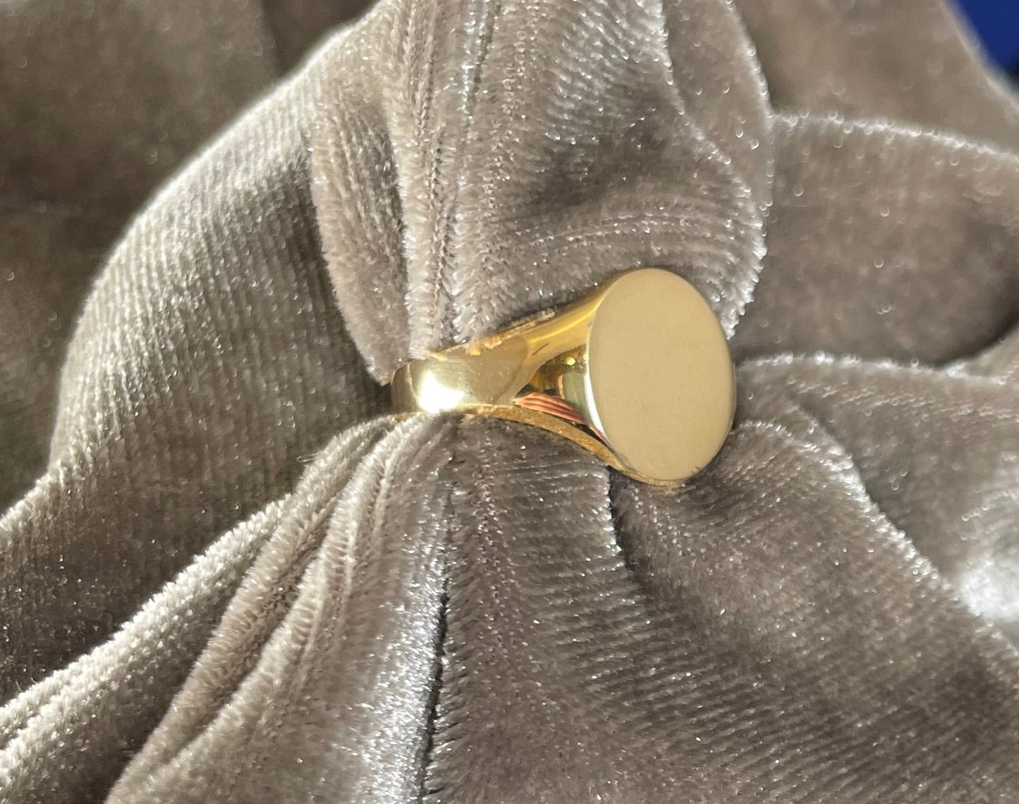 9ct Yellow Gold Plain Oval Signet Ring