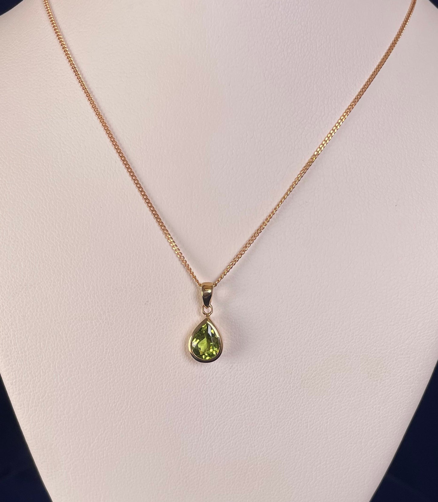 9ct Yellow Gold Pear Shape Peridot Pendant Necklace