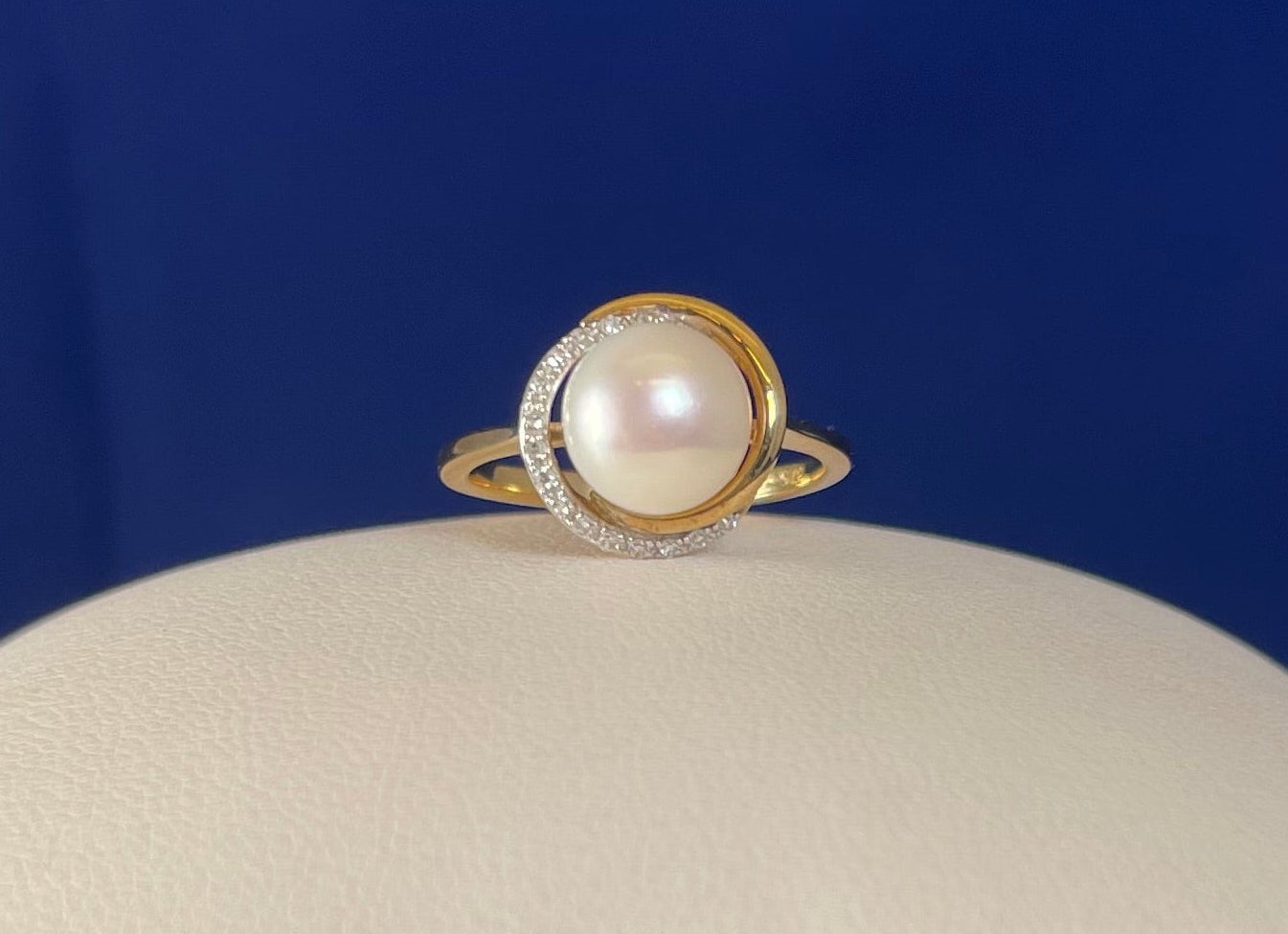 9ct Yellow Gold Freshwater Cultured Pearl Dress Ring with Diamond Knot Setting
