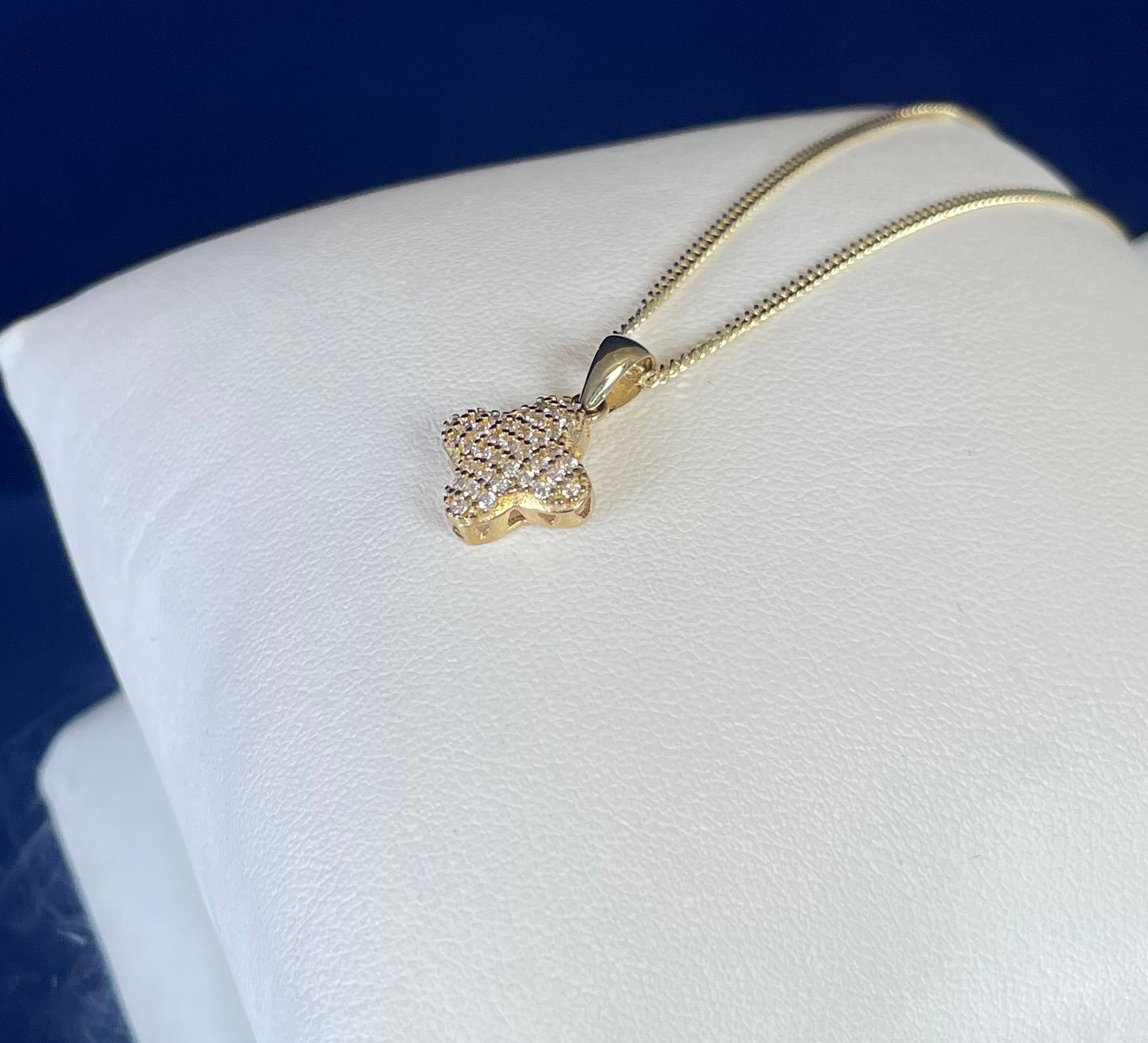 9ct Yellow Gold Four Leaf Clover Pendant Set With Cubic Zirconia