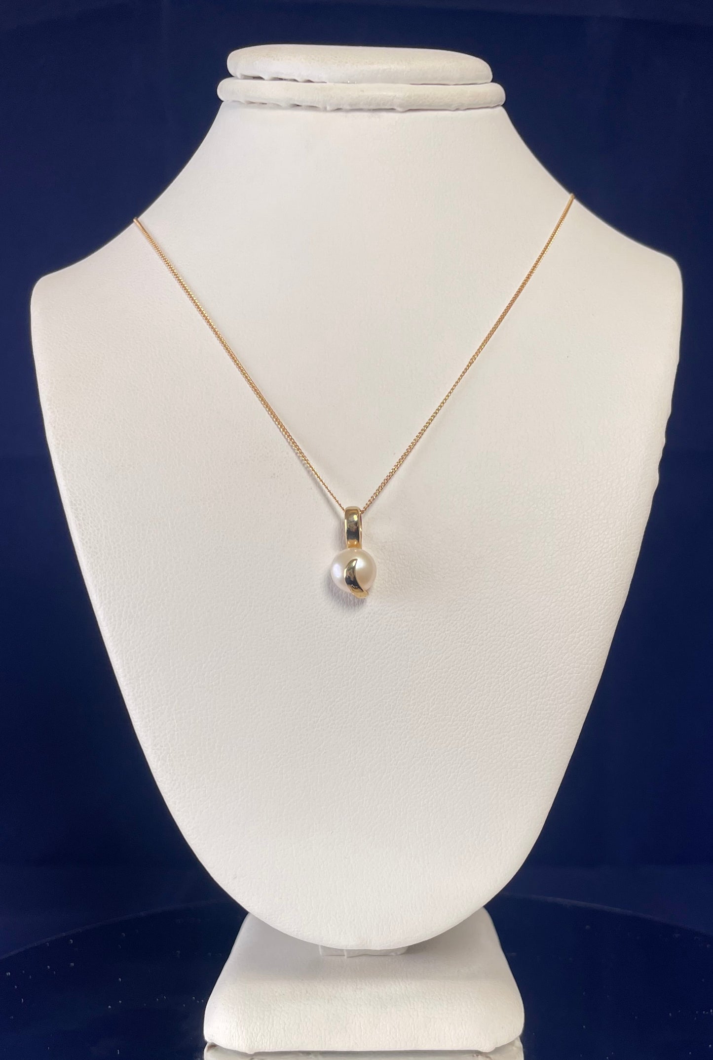 9ct Yellow Gold Freshwater Pearl Pendant Necklace