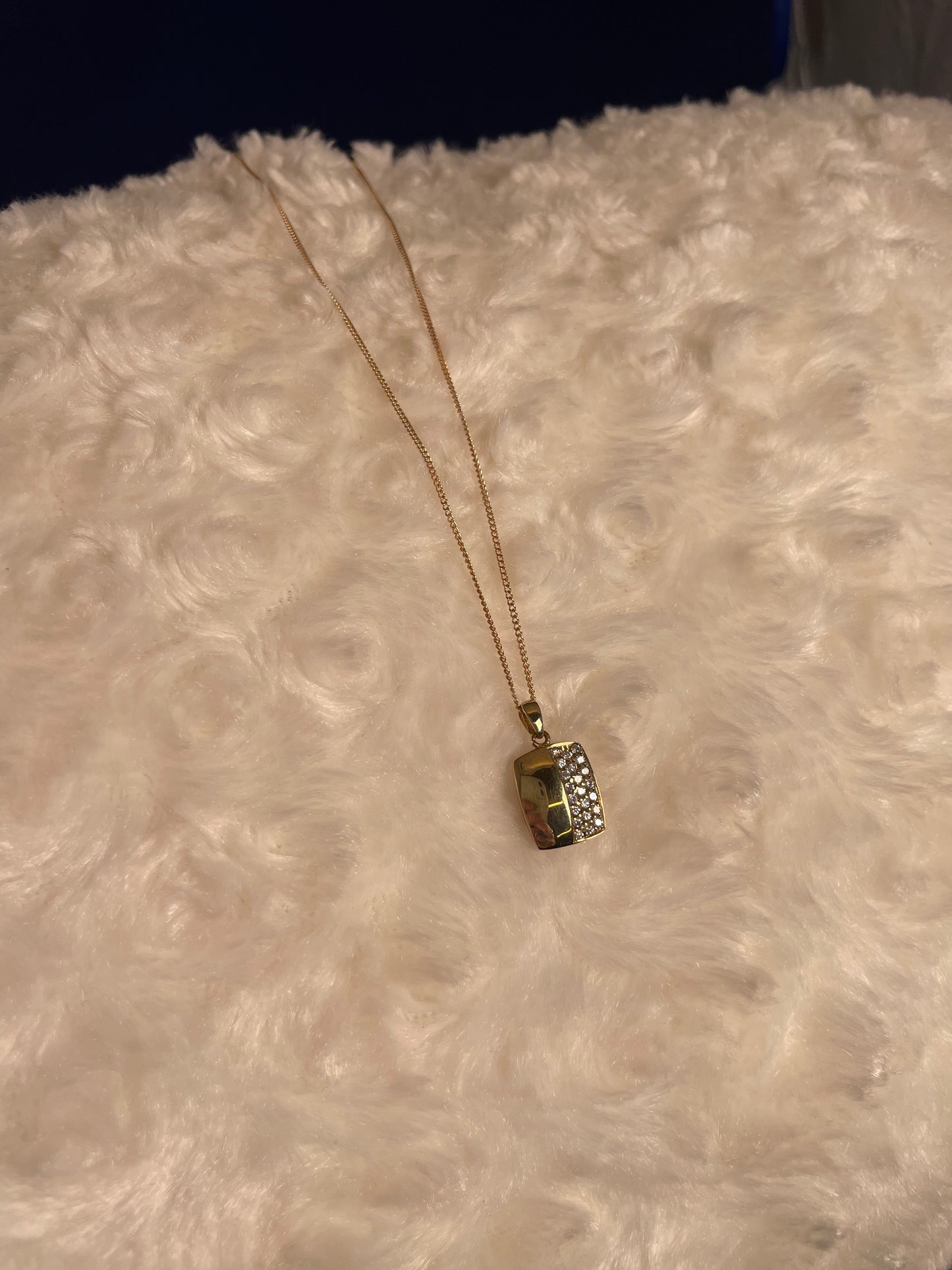 9ct Yellow Gold Pendant Half Set With Cubic Zirconia