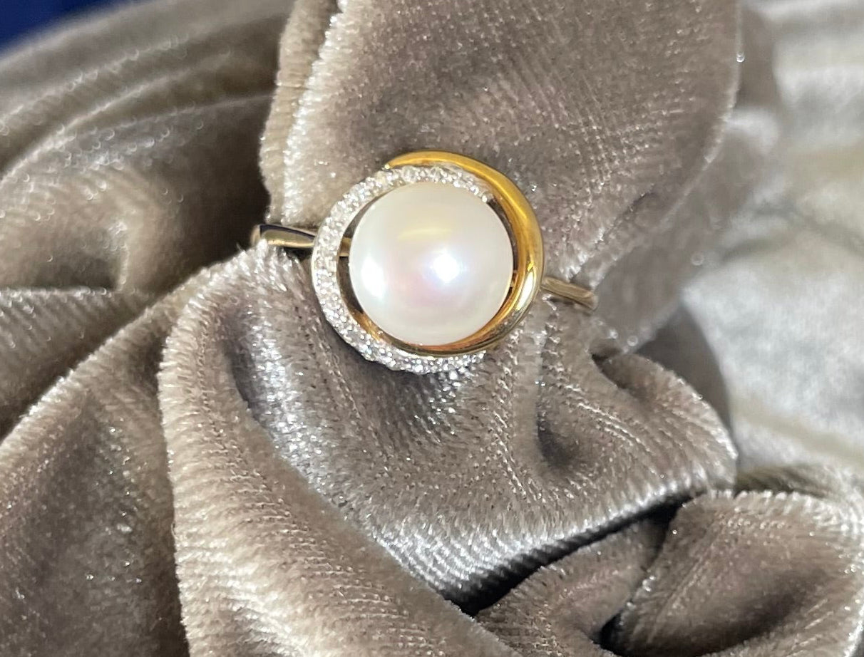 9ct Yellow Gold Fresh Water Cultured Pearl Dress Ring with Diamond Knot Setting