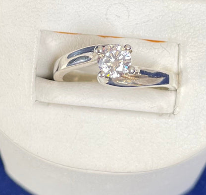 Brilliant Cut Cubic Zirconia Twist Shoulder Ring