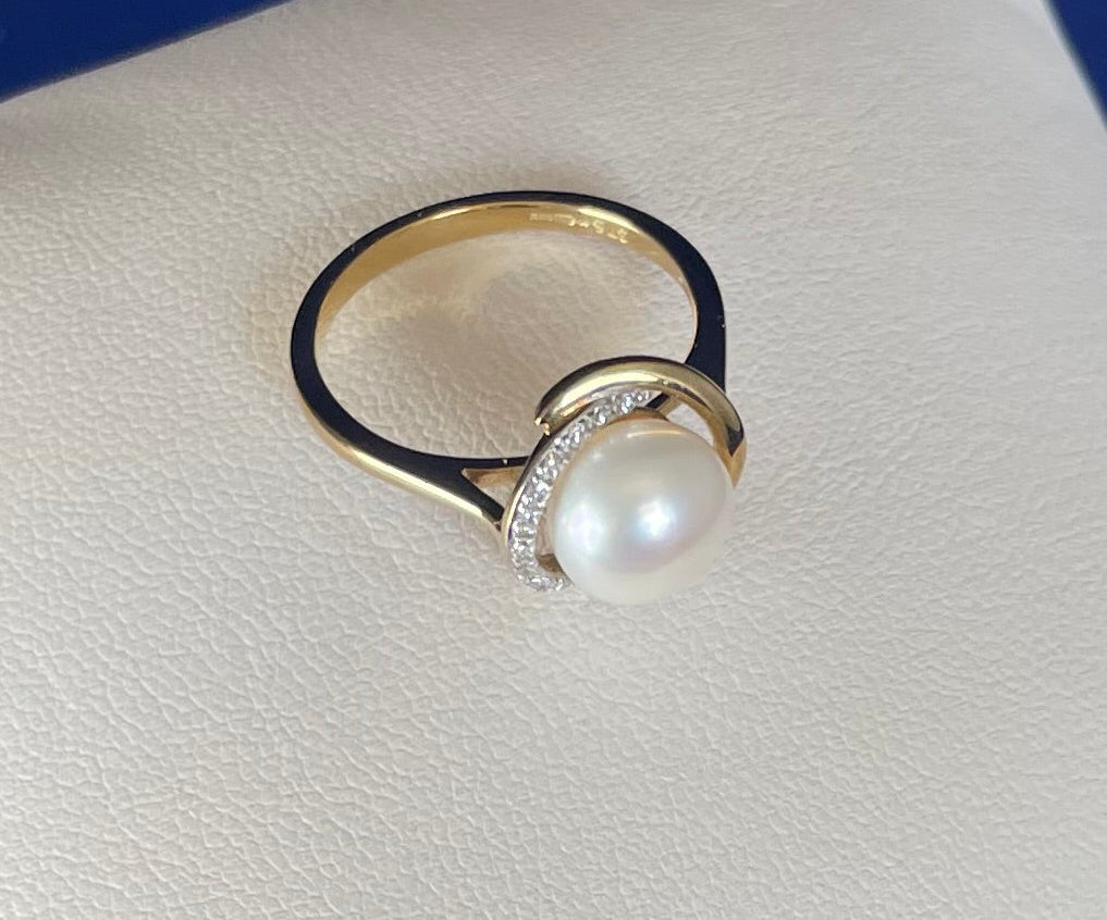 9ct Yellow Gold Fresh Water Cultured Pearl Dress Ring with Diamond Knot Setting