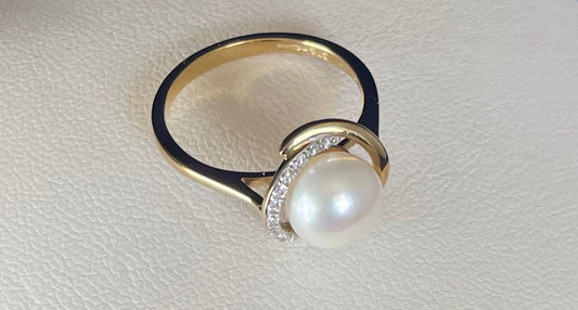 9ct Yellow Gold Fresh Water Cultured Pearl Dress Ring with Diamond Knot Setting