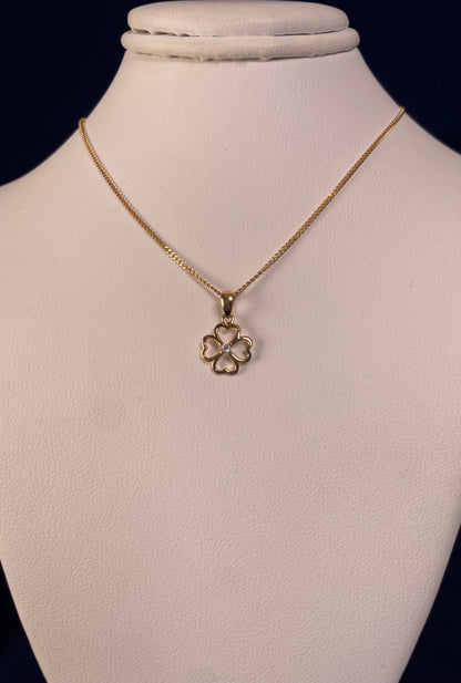 9ct Yellow Gold Clover Pendant with Diamond Chip