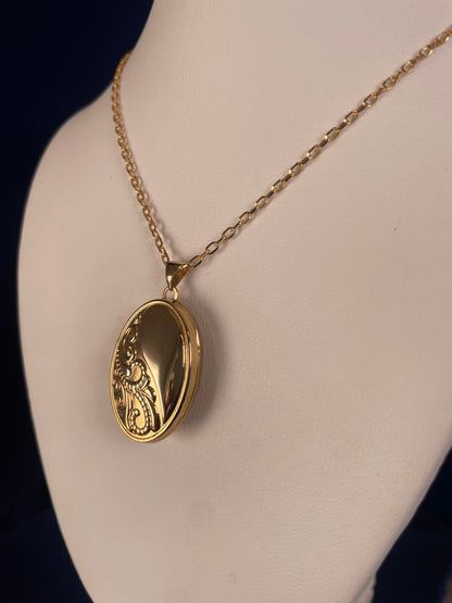 9ct Yellow Gold Oval Patterned Locket