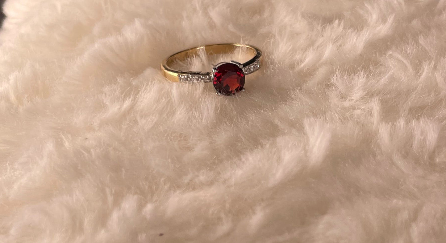 9ct Yellow Gold Garnet Set Dress Ring with Diamond chips