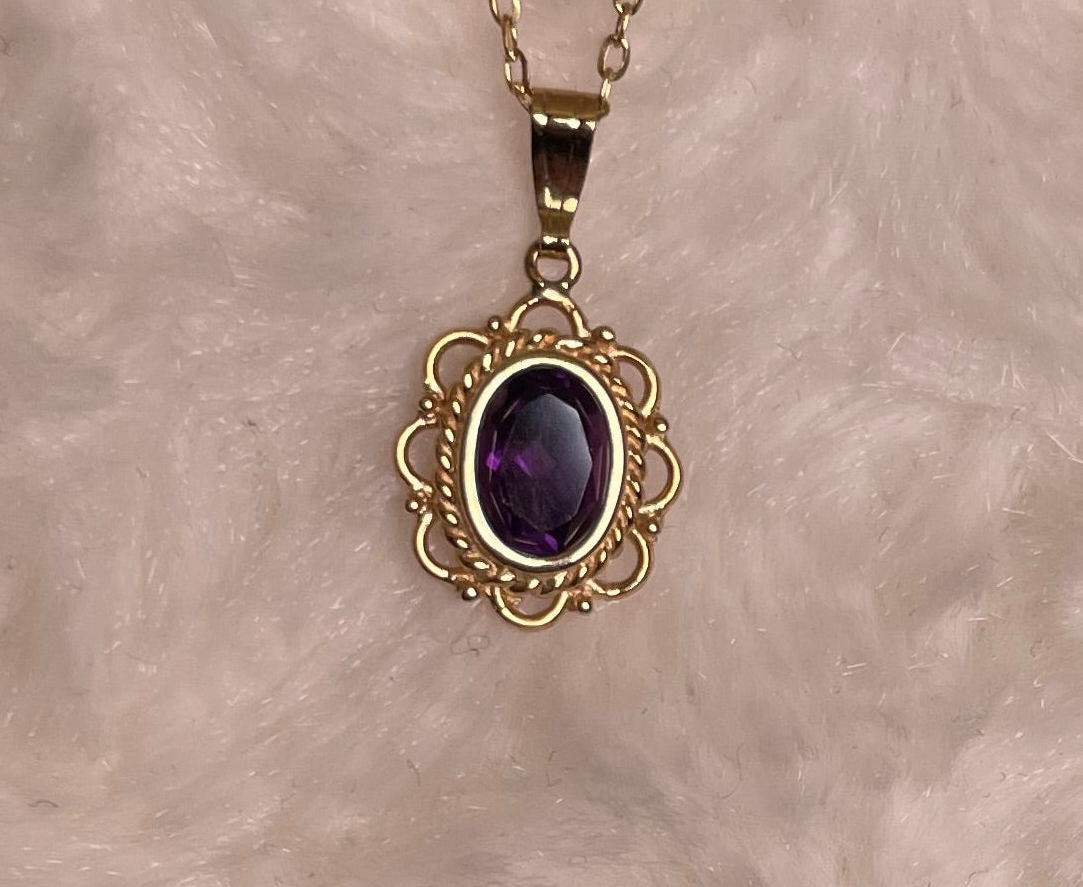 9ct Yellow Gold Rubover Set Oval Amethyst with Filigree Surround Pendant Necklace