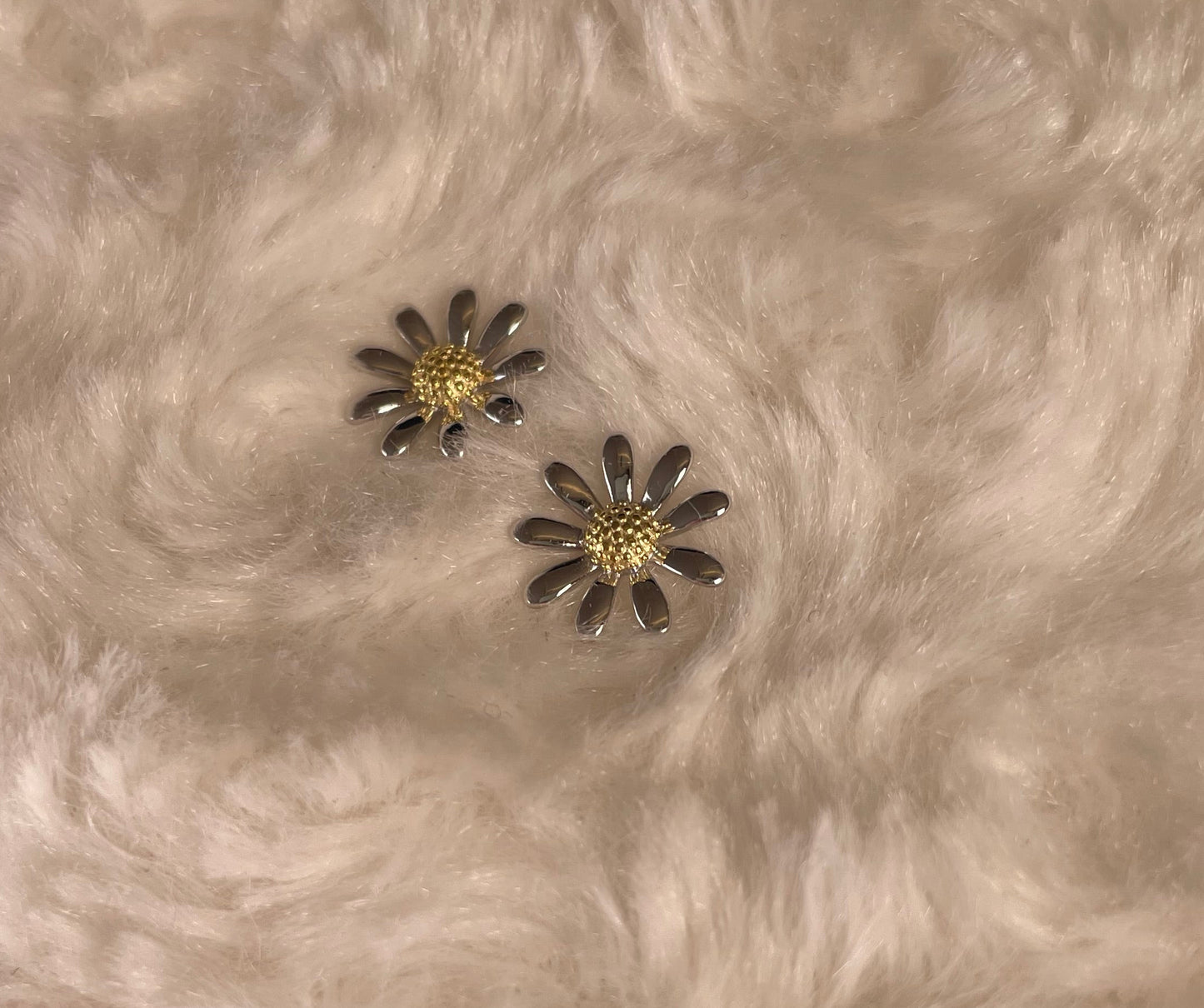 Daisy Earrings Silver Rhodium Plated