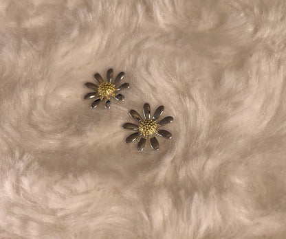 Daisy Earrings Silver Rhodium Plated