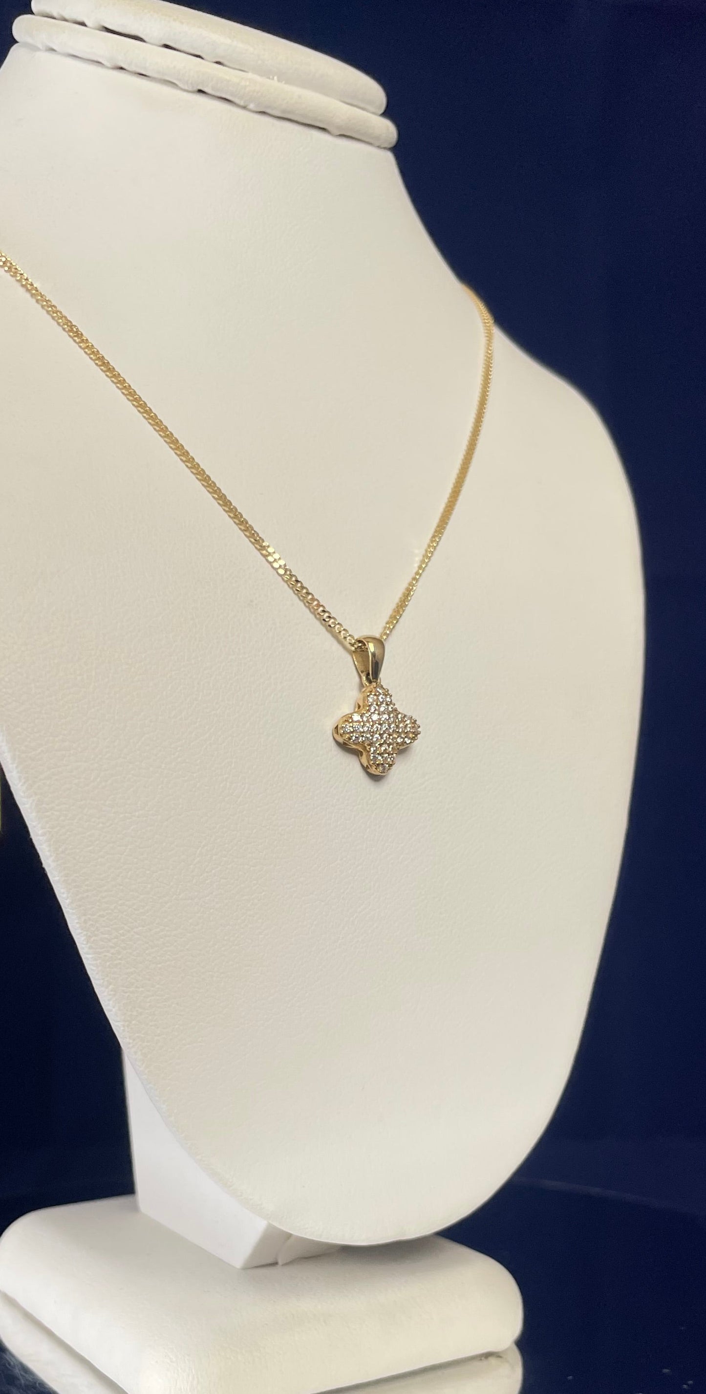 9ct Yellow Gold Four Leaf Clover Pendant Set With Cubic Zirconia