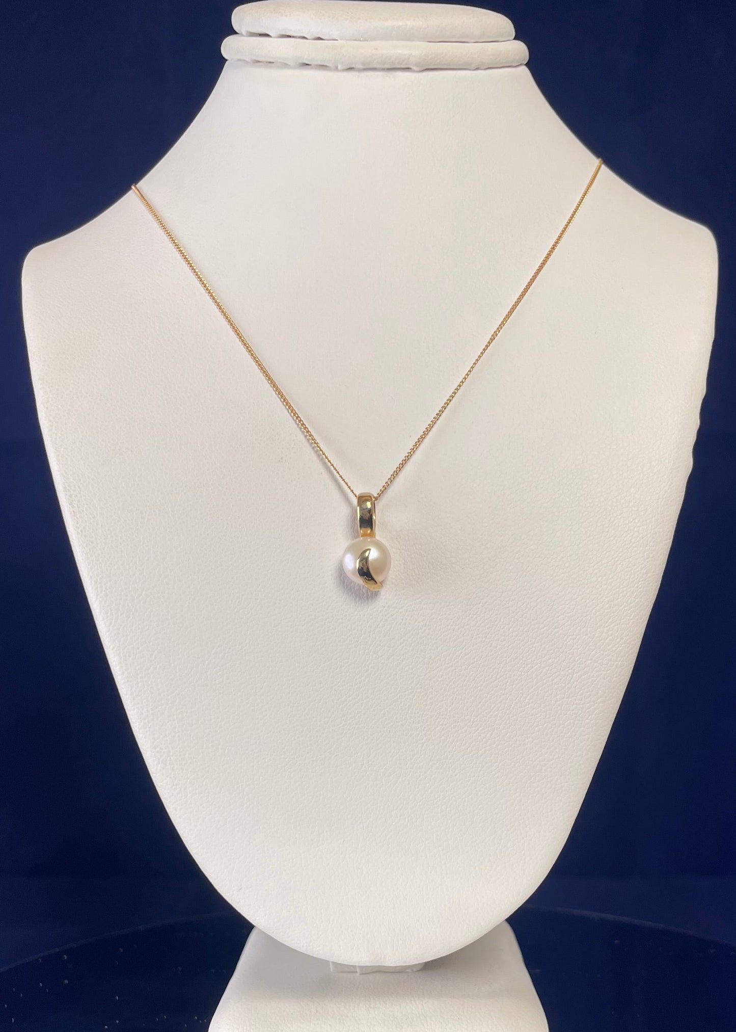 9ct Yellow Gold Freshwater Pearl Pendant Necklace