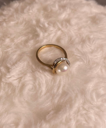 9ct Yellow Gold Fresh Water Cultured Pearl Dress Ring with Diamond Knot Setting