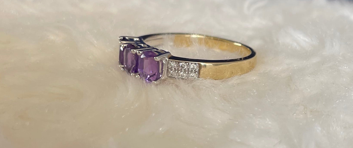 9ct Yellow Gold Ring with Oval Amethysts & Diamonds