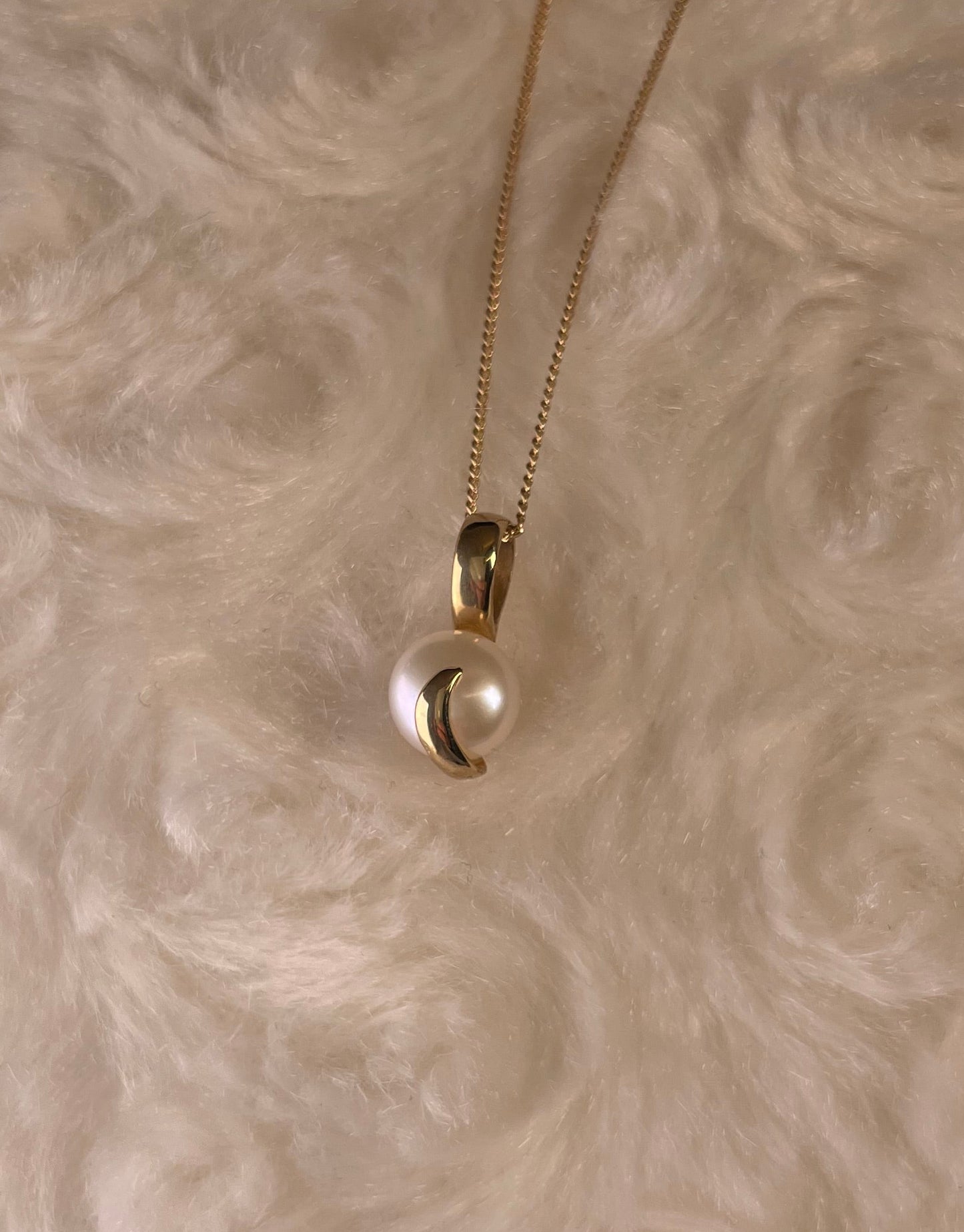 9ct Yellow Gold Freshwater Pearl Pendant Necklace