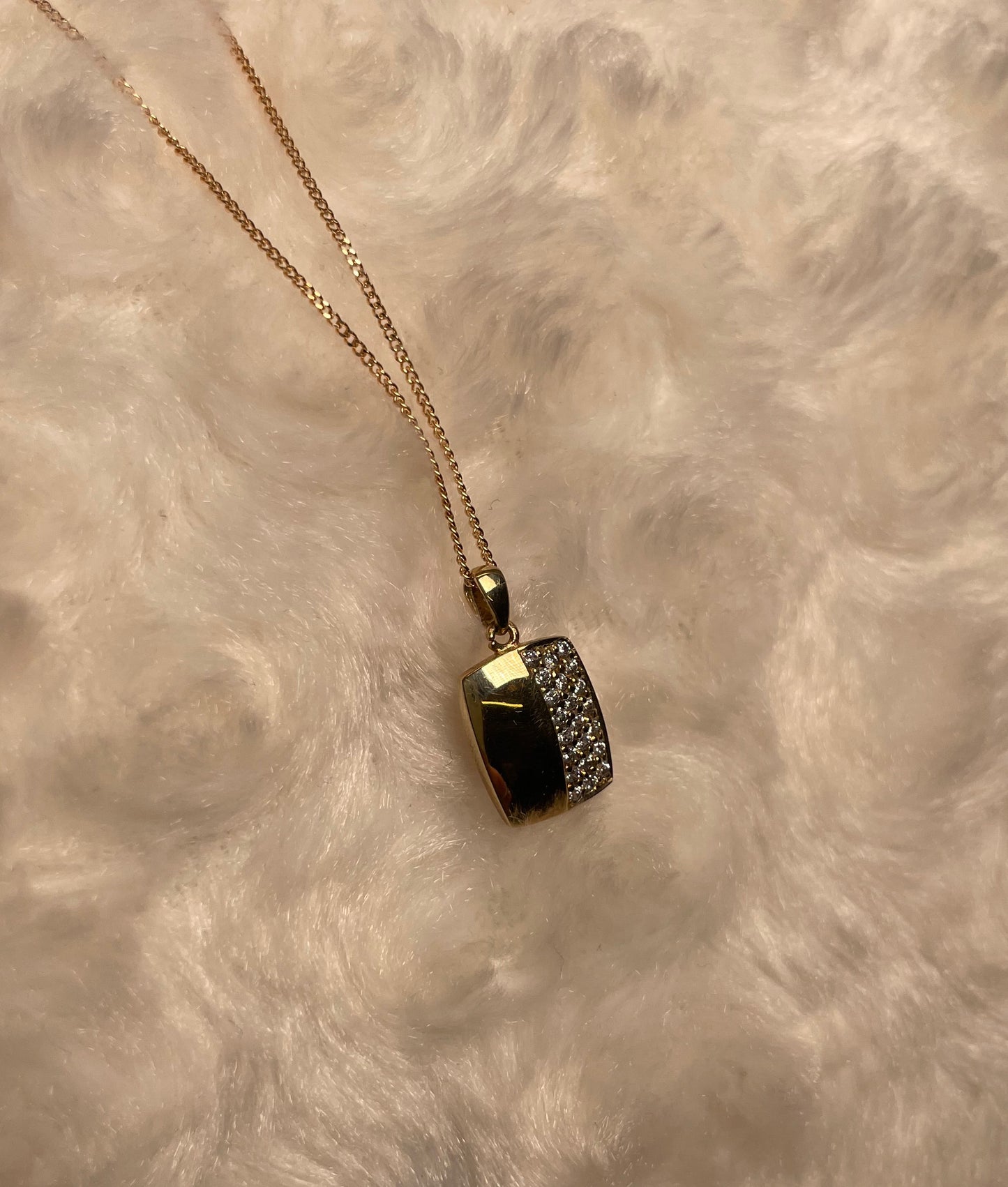 9ct Yellow Gold Pendant Half Set With Cubic Zirconia
