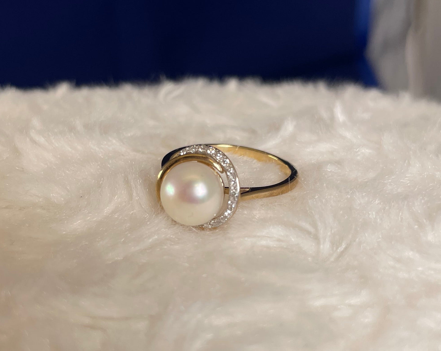 9ct Yellow Gold Fresh Water Cultured Pearl Dress Ring with Diamond Knot Setting