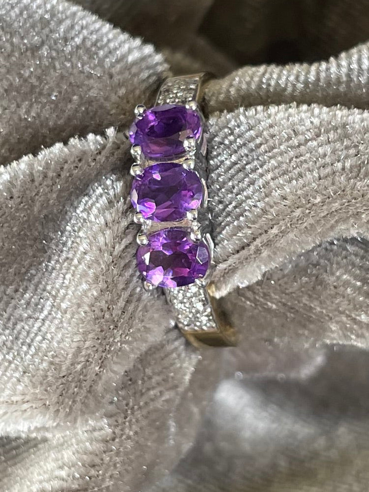 9ct Yellow Gold Ring with Oval Amethysts & Diamonds