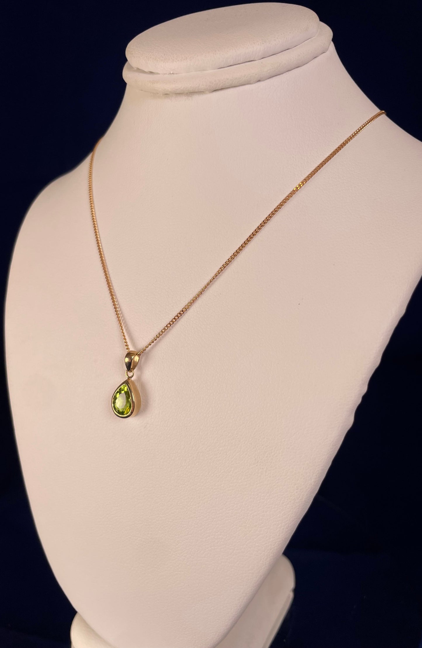 9ct Yellow Gold Pear Shape Peridot Pendant Necklace