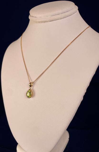 9ct Yellow Gold Pear Shape Peridot Pendant Necklace