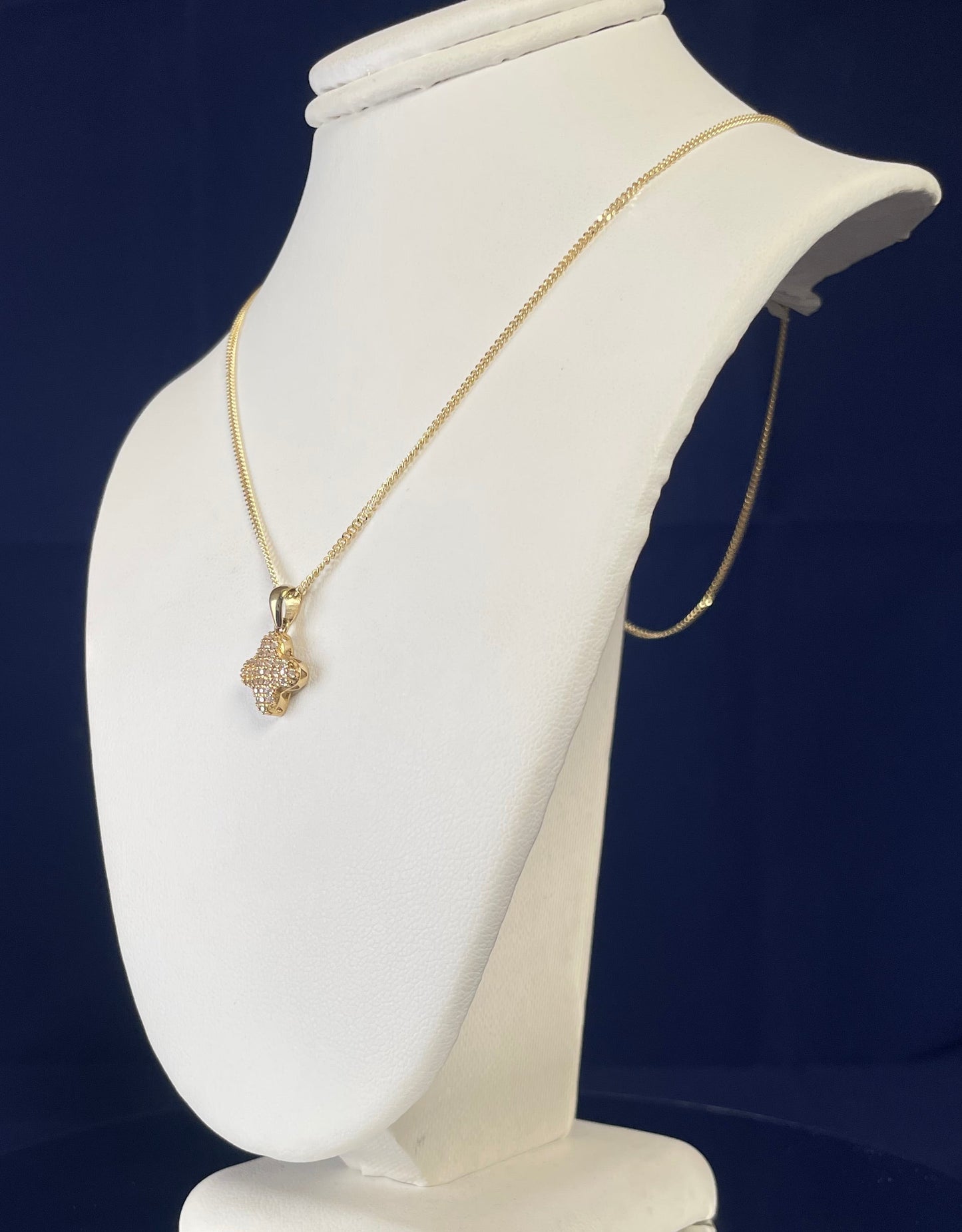 9ct Yellow Gold Four Leaf Clover Pendant Set With Cubic Zirconia