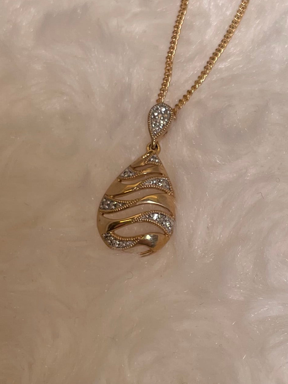 9ct Yellow Gold Teardrop Lattice Diamond Pendant Necklace
