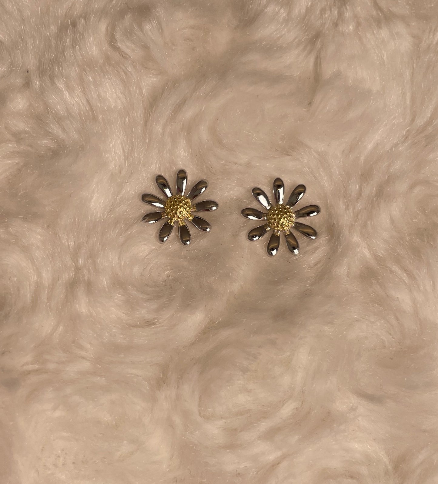 Daisy Earrings Silver Rhodium Plated