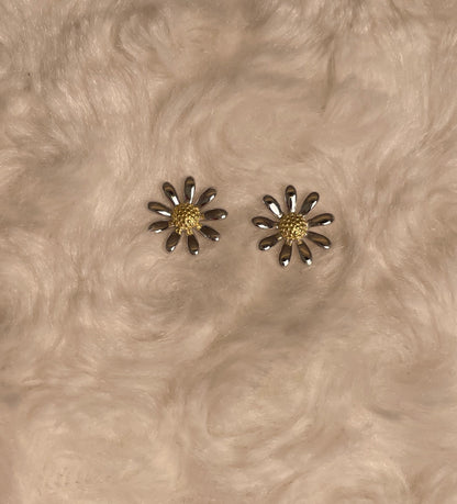 Daisy Earrings Silver Rhodium Plated