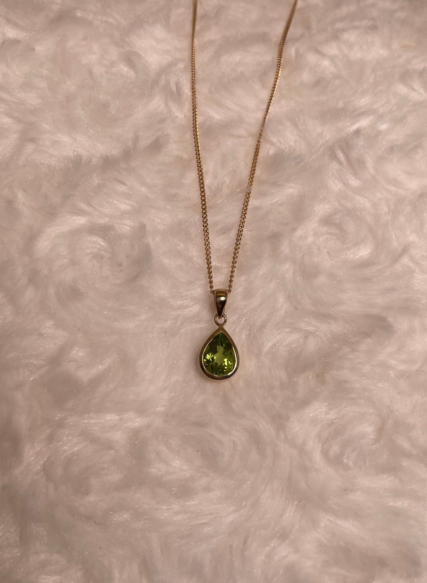 9ct Yellow Gold Pear Shape Peridot Pendant Necklace