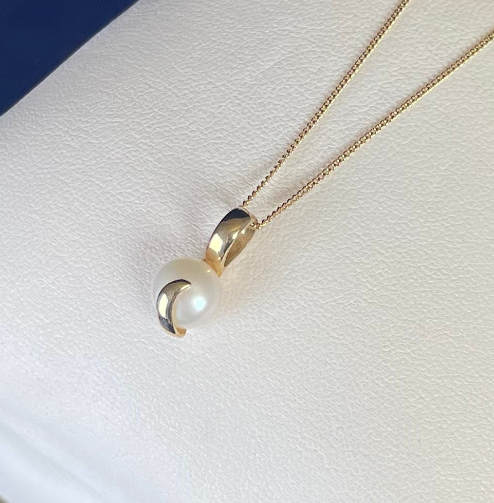 9ct Yellow Gold Freshwater Pearl Pendant Necklace