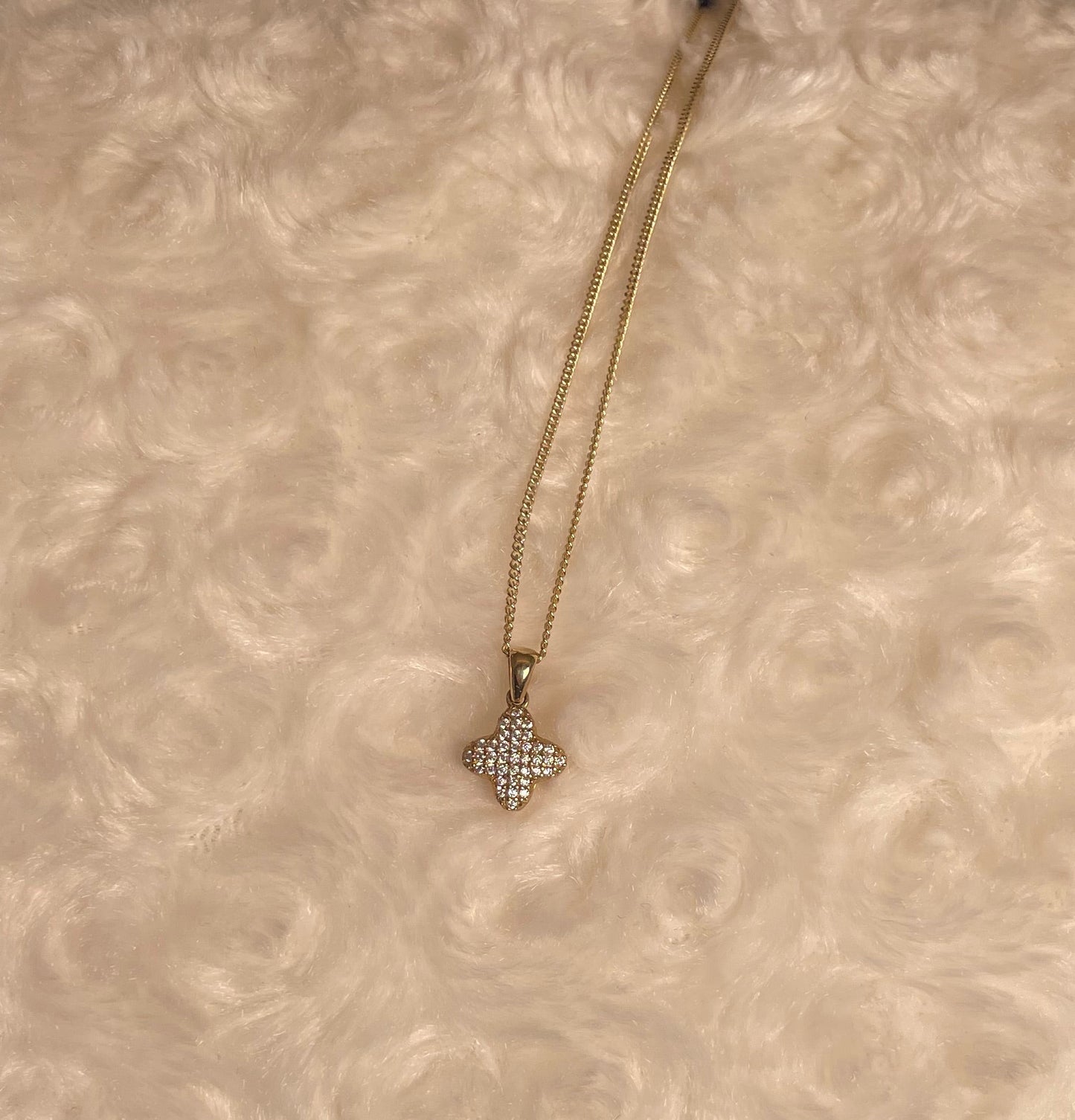 9ct Yellow Gold Four Leaf Clover Pendant Set With Cubic Zirconia