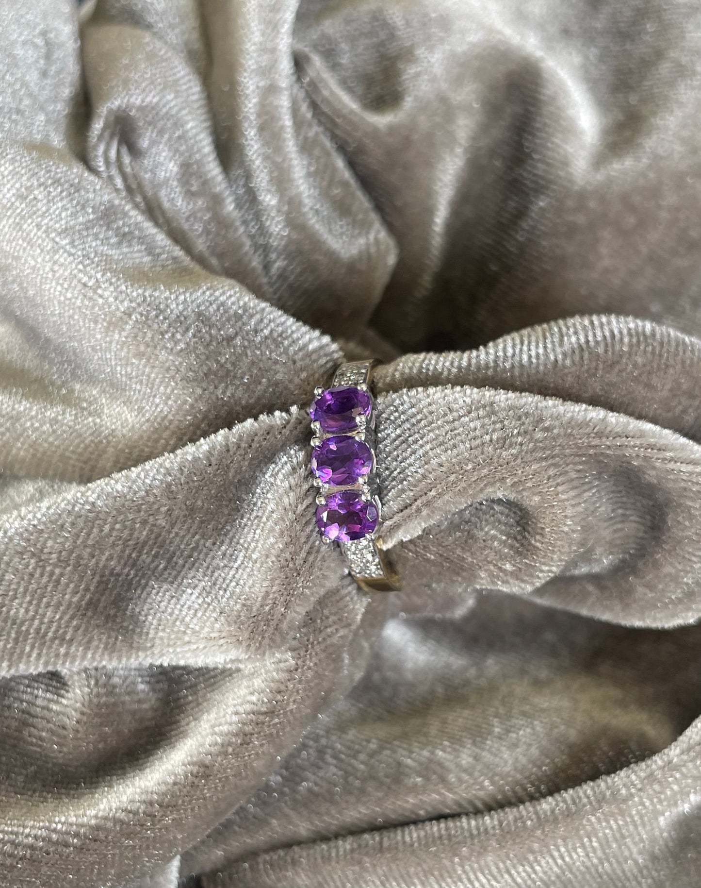 9ct Yellow Gold Ring with Oval Amethysts & Diamonds