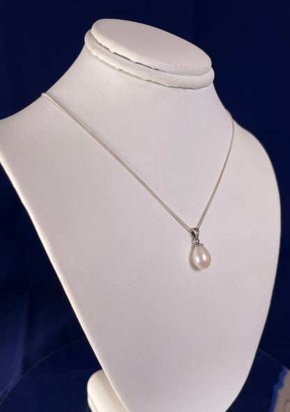 Silver Necklace With Fresh Water Cultured Pearl