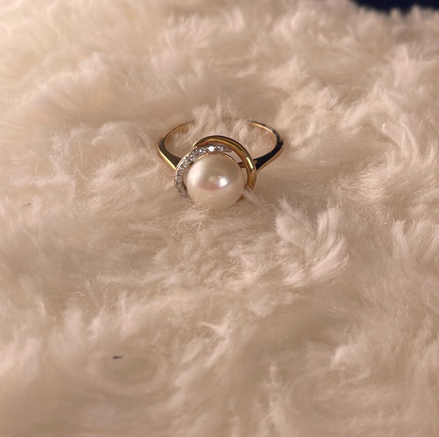 9ct Yellow Gold Fresh Water Cultured Pearl Dress Ring with Diamond Knot Setting