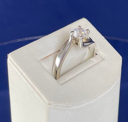 Rhodium-Plated Silver Brilliant Cut Cubic Zirconia Twist Shoulder Ring