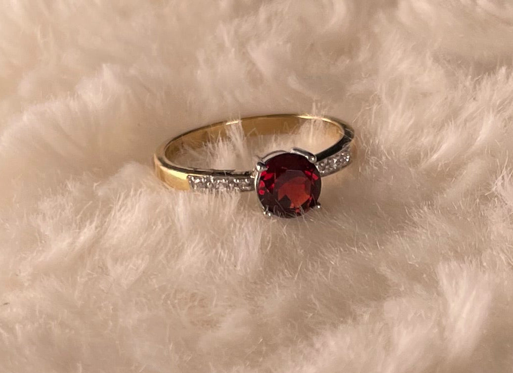 9ct Yellow Gold Garnet Set Dress Ring with Diamond chips