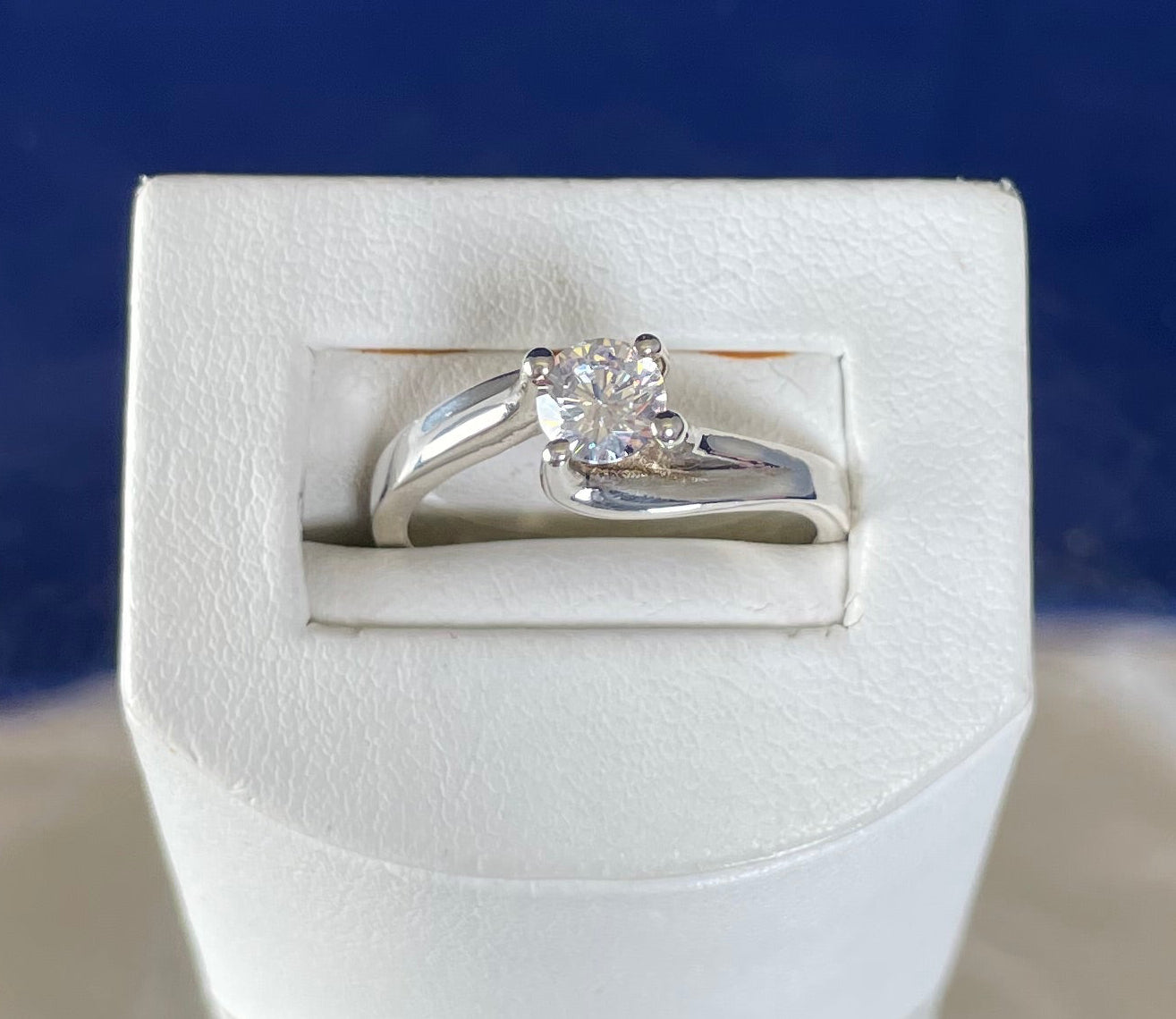 Rhodium-Plated Silver Brilliant Cut Cubic Zirconia Twist Shoulder Ring